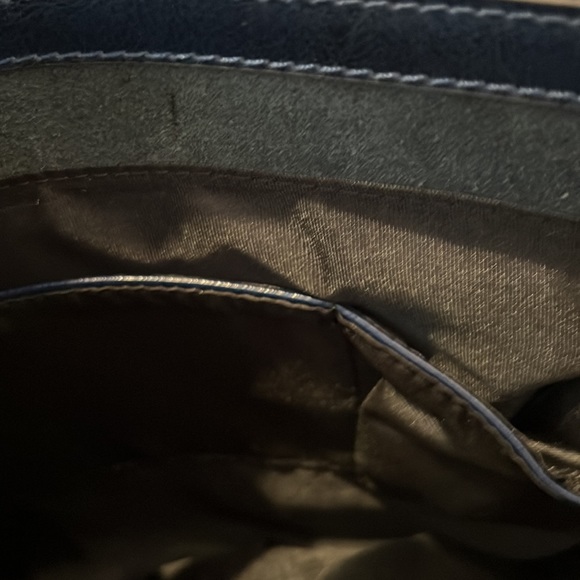 NWOT blue leather tote bag in navy blue. Lovely shape. Well sewn and strong. - Picture 8 of 8